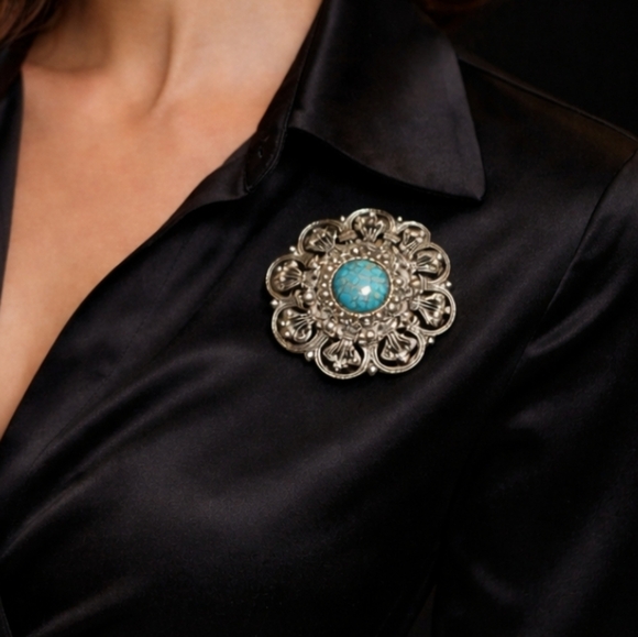 Vintage 30s Silver FilegreeBrooch with Turquoise Accent